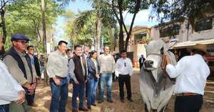 La Nación / Horacio Cartes visitó la Expo Paraguay 2025 y destacó la fuerza productiva del campo