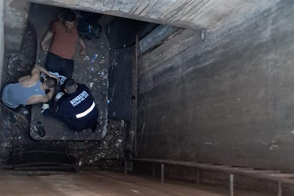 Colombiano cayó en registro abierto de la ANDE en pleno microcentro de CDE