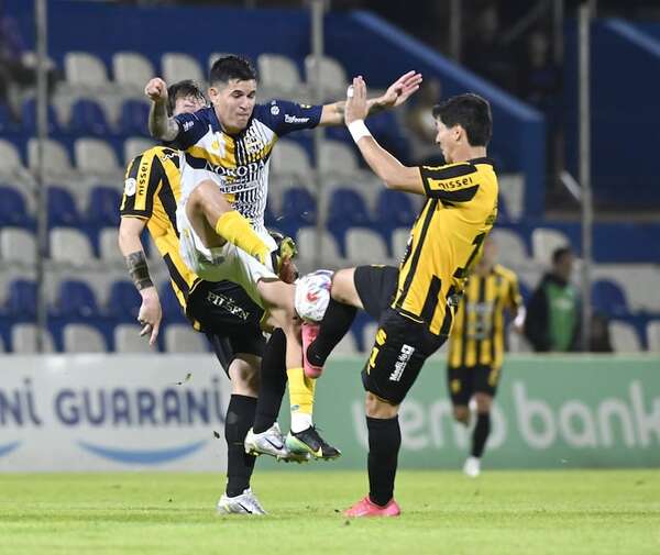 Guaraní y Trinidense, a mano en Itauguá - Fútbol - ABC Color