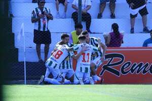 Rubio Ñu pinta la punta de albiverde - Fútbol de Intermedia - ABC Color