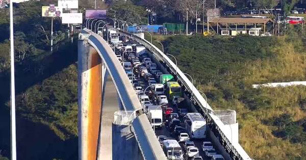 La Nación / Senatur: los compristas ya gastaron USD 21 millones este mes en CDE
