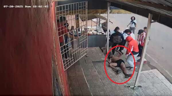 Video: brutal golpiza a joven tras partido de la Liga Luqueña - Policiales - ABC Color