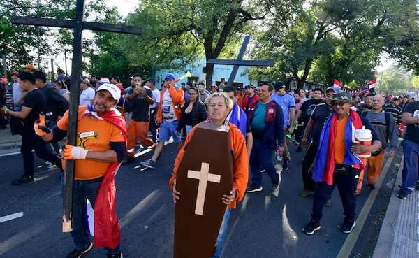 Ley de Servicio Civil vuelve al estatal en “rehén” del poder político, dicen - Política - ABC Color