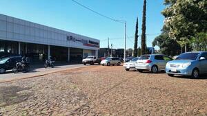 Empresas usurpan áreas verdes en Ciudad del Este ante la mirada cómplice de autoridades - La Clave