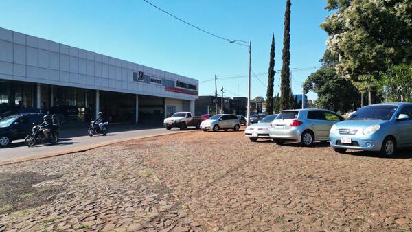 Empresas usurpan áreas verdes en Ciudad del Este ante la mirada cómplice de autoridades - La Clave