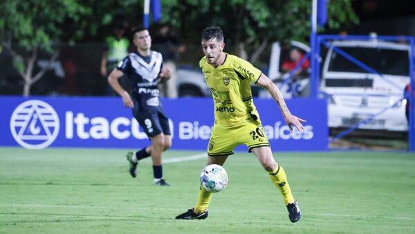 Histórico duelo en césped artificial