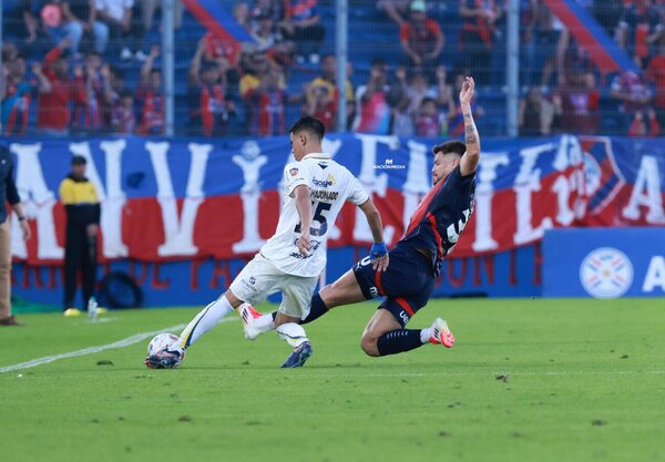 Versus / ¿Después de cuánto tiempo volvió a jugar Gastón Giménez en Cerro Porteño?