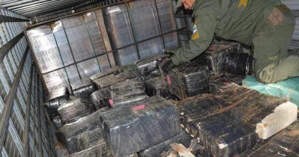 La Nación / Cae en Formosa camión que partió de Paraguay con más de una tonelada de marihuana