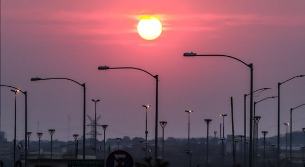 Lunes fresco a cálido, con cielo despejado y una máxima de 30 °C