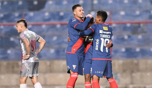 Versus / Cerro lo volvió a prestar y ya estrenó cuota goleadora en su nuevo club