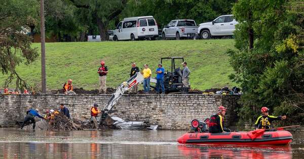 La Nación / Texas reduce drásticamente de 160 a tres desaparecidos por inundaciones