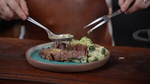 Video: Cazuela de vacío con brócoli y Hamburguesa de langostinos en El Toque Alemán | RCC