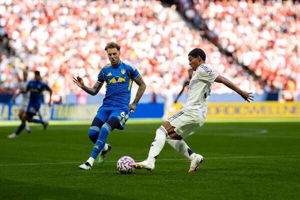 Versus / Así fueron los primeros minutos de Diego León con la camiseta del Manchester United