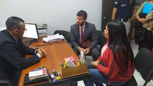 Funcionaria municipal y policía cobraban por documentos gratuitos y terminaron condenadas - Nacionales - ABC Color