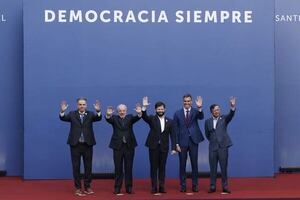 Boric: “La democracia está amenazada y esa amenaza no se reduce solo a la fuerza militar” - Mundo - ABC Color