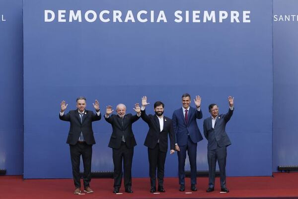 Boric: “La democracia está amenazada y esa amenaza no se reduce solo a la fuerza militar” - Mundo - ABC Color