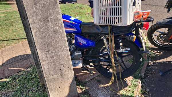 Choque entre motocicletas deja heridos a un civil y a un suboficial en pleno centro de Encarnación