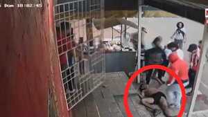 ¡Brutal golpiza a joven con antecedentes de robo tras partido en Luque!