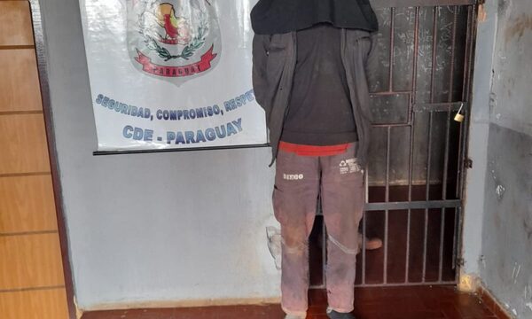 Lo agarraron justo cuando cortaba caños para robar