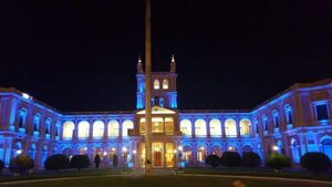 Instituciones del Estado se iluminan de azul contra la trata de personas