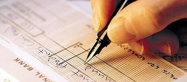 Mafia de los pagarés: denuncian falsificación de documentos para retiro de créditos - trece