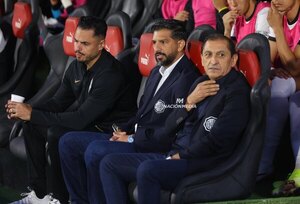 Versus / "Los jugadores saben que es un cuerpo técnico de jerarquía, no está para la joda"