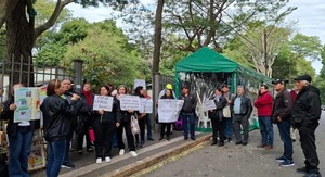 Víctimas de la “mafia de los pagarés” exigen respuestas a la Corte y al Senado - Portal Digital Cáritas Universidad Católica