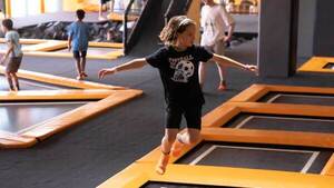 Más de un 20 % de los accidentes en trampolines requieren cirugía, advierten especialistas