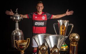 Versus / El lateral brasileño Rafinha anuncia su retiro a los 39 años