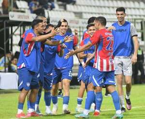Encarnación golea a Guaireña en el último partido de la 18ª fecha - Fútbol de Intermedia - ABC Color