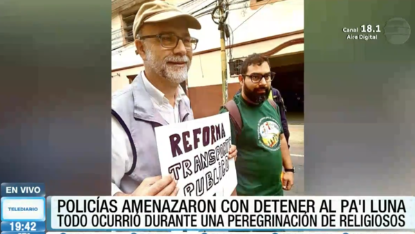 Policía amenaza a sacerdote por cartel de Reforma del Transporte Público