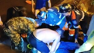 Rescatan con vida a un hombre que se arrojó con su camioneta a un arroyo en Encarnación