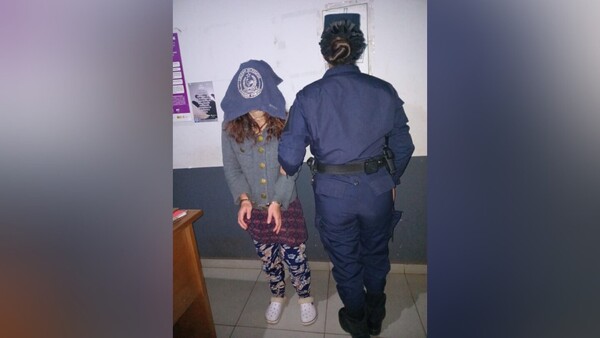Mujer fue detenida por atacar a su ex e intentar llevar a su hijo