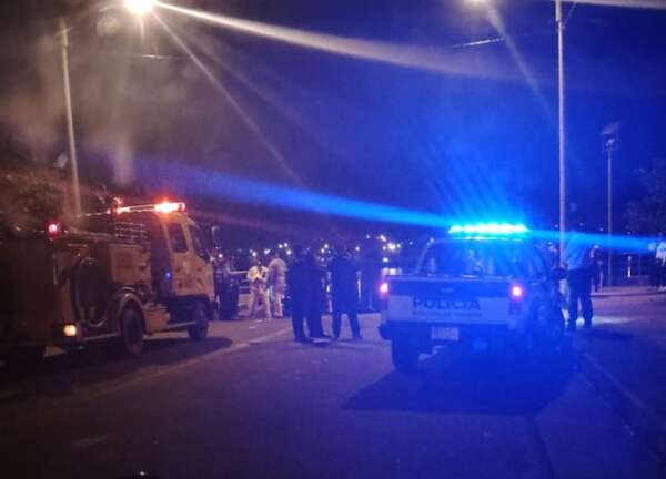 Un hombre fallece tras caer al arroyo Mboika’e con su camioneta, en extrañas circunstancias - Policiales - ABC Color