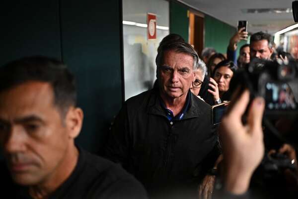 Mantienen medidas cautelares para Bolsonaro: qué dijo el único juez que votó en contra - Mundo - ABC Color