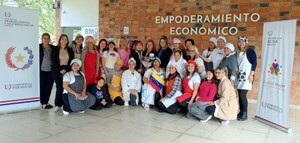 Mujeres usuarias del Centro Ciudad Mujer finalizan curso en blanquería semi industrial - .::Agencia IP::.