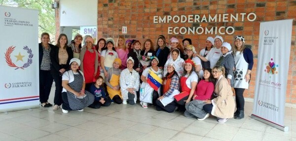 Mujeres usuarias del Centro Ciudad Mujer finalizan curso en blanquería semi industrial - .::Agencia IP::.