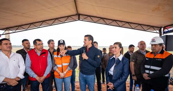 La Nación / Paraguarí: Peña entregó 64 viviendas y verificó obra vial