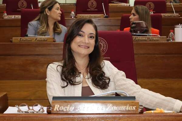 Tratan de “mboriahu paquete” a Rocío Abed tras su discurso del cheesecake - Política - ABC Color