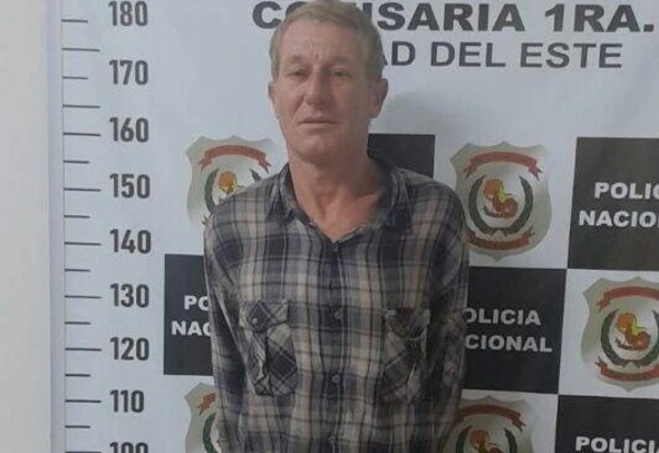 ¡Un infeliz depravado le toqueteó vaipaite a una chica en un ascensor!
