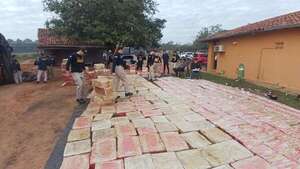 Incautan camión con más de 4.000 kilos de marihuana ocultos en doble fondo  - Nacionales - ABC Color