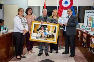 Autoridades de Villeta y Villa Elisa reconocen a destacadas maestras como ciudadanas ilustres - Nacionales - ABC Color