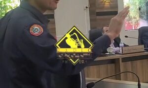 Joven irrumpe sesión de la Junta y exige UTI para hospital de Franco