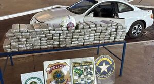 Muchachón y su abuela detenidos con más de 100 kilos de macoña