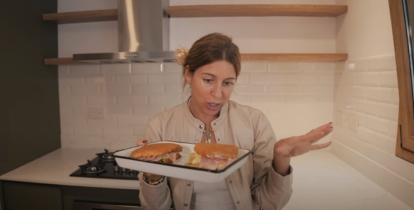 (VIDEO) ¿Mba’epio péa? ¡Actriz de “Floricienta” ahora hizo aipo “sándwich de chipá”!