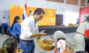 El pastel mandi’o y la guarania brillaron con sello del departamento Caaguazú en la Expo de Mariano Roque Alonso - OviedoPress