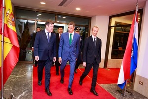 Pedro Sánchez inicia visita oficial en Paraguay con foco en migración e inversiones - ADN Digital