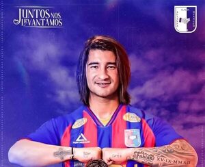 Al final “Chino” dejó en bola a Luqueño y fue presentado en Alianza de Perú