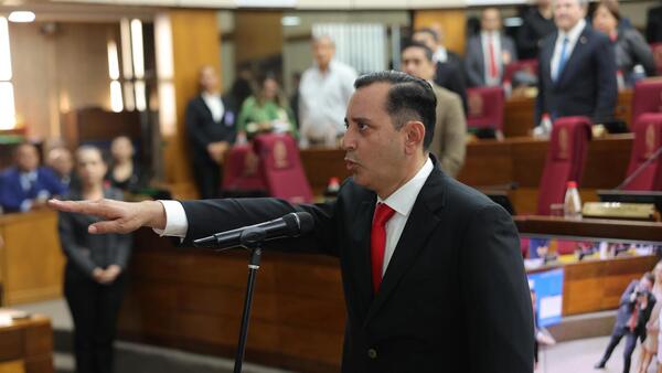 Nuevo senador: Juró cuestionado político de Canindeyú en reemplazo de Gustavo Leite