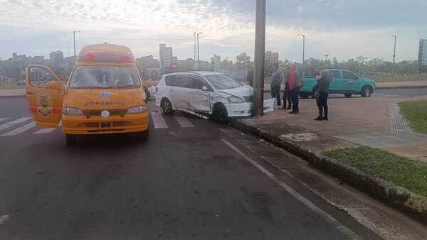 Accidente de tránsito deja un herido y cuantiosos daños materiales en Encarnación